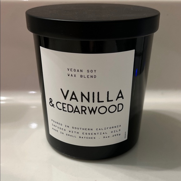 Leoben Company Other - Vanilla & Cedarwood Vegan Soy Candle - Black Jar
